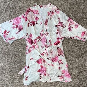 ❤️Icing Pink and White Floral Satin Robe BRIDE